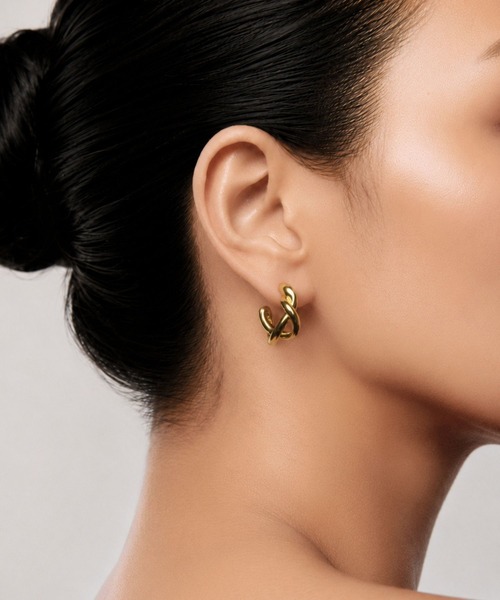Lyvi(ライビィ)の「Twisted Flow Piercing / 金属アレルギー対応(ピアス(両耳用)・レディース・シルバー/ゴールド・FREE)」の9枚目の写真
