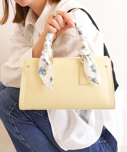 artemis by DIANA（アルテミスバイダイアナ）の「ショルダーベルト付属 2WAYスカーフリボンバッグ（ハンドバッグ・レディース・ホワイト/ブラウン/イエロー/ブラック・FREE）」の4枚目の写真