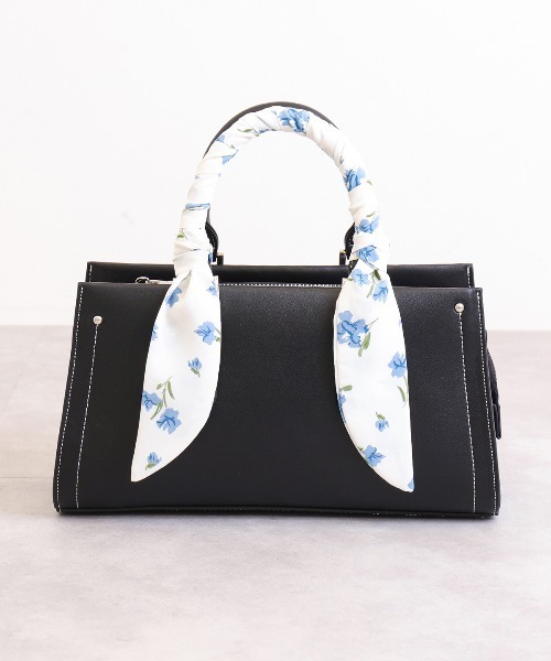 artemis by DIANA（アルテミスバイダイアナ）の「ショルダーベルト付属 2WAYスカーフリボンバッグ（ハンドバッグ・レディース・ホワイト/ブラウン/イエロー/ブラック・FREE）」の13枚目の写真