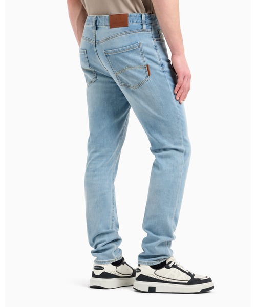 ARMANI EXCHANGE(アルマーニエクスチェンジ)の「【A|X アルマーニ エクスチェンジ】ブルーウォッシュデニムパンツ_J14 SKINNY(デニムパンツ・メンズ・ライトブルー・34inch/32inch/29inch/40inch/36inch/33inch/31inch/28inch)」の2枚目の写真