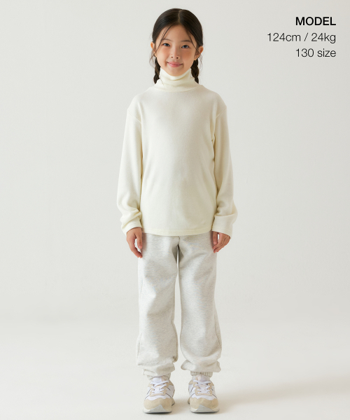 MUSINSA STANDARD KIDS（ムシンサスタンダードキッズ）の「起毛スウェットパンツ [オートミール]（スウェットパンツ・レディース・その他・110/130/120/100/140/150/160）」の2枚目の写真