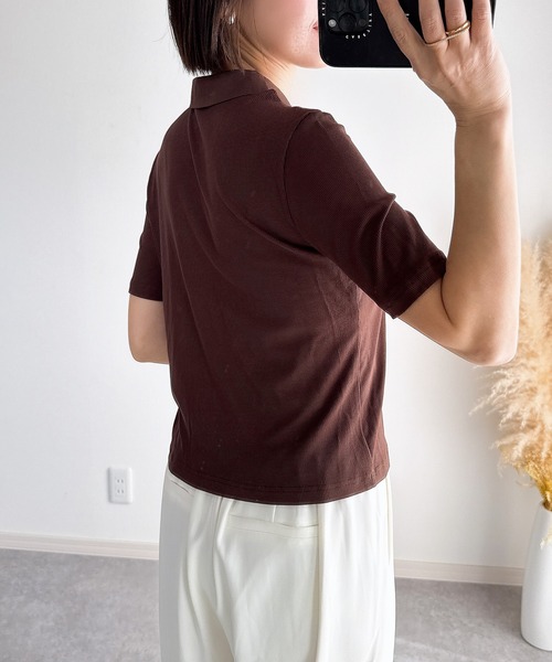 &. NOSTALGIA(アンドドットノスタルジア)の「【ZOZO限定】オープンネックポロカットソー(Tシャツ/カットソー・レディース・ブラック/ブラウン・M)」の7枚目の写真