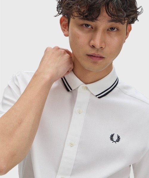 FRED PERRY(フレッドペリー)の「Polo Collar Shirt/ポロカラーシャツ(シャツ/ブラウス・メンズ・ホワイト/ブラック・M/S/L)」の3枚目の写真