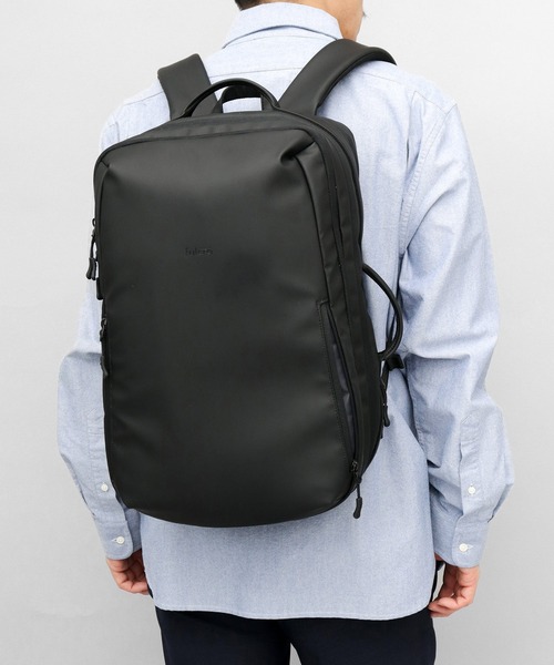 fulcro（フルクロ）の「撥水・耐水 自立型 マットコーティング ポリエステル ビジネスリュック A4・PC・PET収納 キャリーオン対応 sleek スリーク（ビジネスバッグ・メンズ・ブラック・FREE）」の3枚目の写真