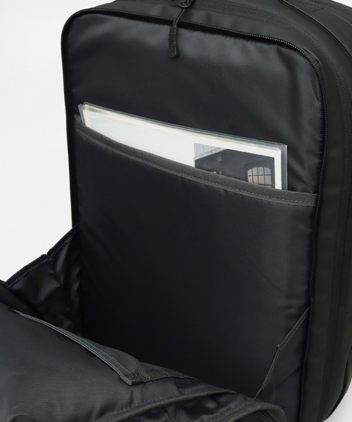 fulcro（フルクロ）の「撥水・耐水 自立型 マットコーティング ポリエステル ビジネスリュック A4・PC・PET収納 キャリーオン対応 sleek スリーク（ビジネスバッグ・メンズ・ブラック・FREE）」の19枚目の写真