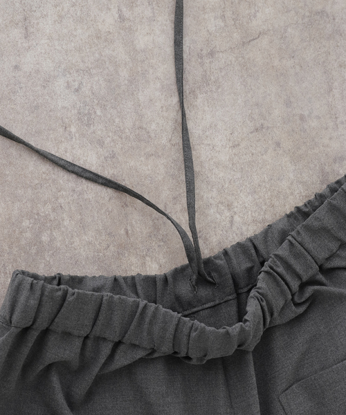 JOURNAL STANDARD LUXE（ジャーナルスタンダード　ラックス）の「TR タックパンツ（その他パンツ・レディース・チャコールグレー/ライトグレー・FREE）」の3枚目の写真