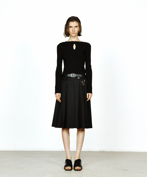 YUJI（ユジ）の「MIDI PLEATED SKIRT BLACK（スカート・レディース・ブラック・SMALL/MEDIUM/X-SMALL）」の4枚目の写真