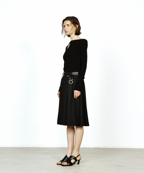 YUJI（ユジ）の「MIDI PLEATED SKIRT BLACK（スカート・レディース・ブラック・SMALL/MEDIUM/X-SMALL）」の5枚目の写真