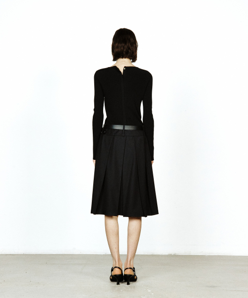YUJI（ユジ）の「MIDI PLEATED SKIRT BLACK（スカート・レディース・ブラック・SMALL/MEDIUM/X-SMALL）」の6枚目の写真