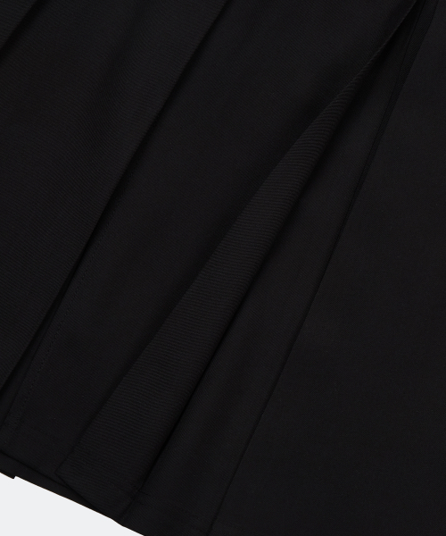 YUJI（ユジ）の「MIDI PLEATED SKIRT BLACK（スカート・レディース・ブラック・SMALL/MEDIUM/X-SMALL）」の9枚目の写真