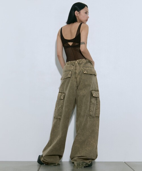 MIHARAYASUHIRO(ミハラヤスヒロ)の「【MIHARA YASUHIRO/ミハラヤスヒロ】COMBINED DENIM×CARGO PANTS(デニムパンツ・レディース・ブラック/ダークインディゴブルー・36/38)」の6枚目の写真