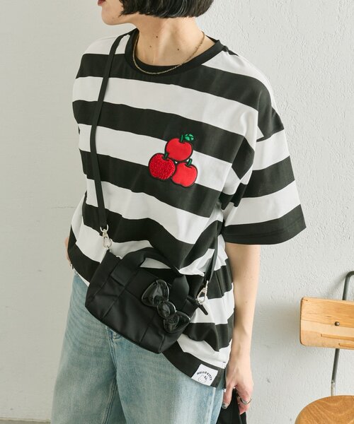 ear PAPILLONNER（イアパピヨネ）の「【HELLO KITTY（ハローキティ）×ear】コラボTシャツ《手洗い可》（Tシャツ/カットソー・レディース・ブラック/ブラック系その他・FREE）」の6枚目の写真