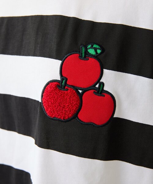 ear PAPILLONNER（イアパピヨネ）の「【HELLO KITTY（ハローキティ）×ear】コラボTシャツ《手洗い可》（Tシャツ/カットソー・レディース・ブラック/ブラック系その他・FREE）」の4枚目の写真