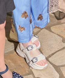 +diana（プラスダイアナ）の「ビジューバックル付き ダブルベルトスポサン（サンダル）」