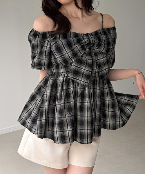 junoah(ジュノア)の「リボンデザインペプラムブラウス(シャツ/ブラウス・レディース・ブラウン/ブラック/ネイビー・LARGE/MEDIUM/SMALL)」の1枚目の写真