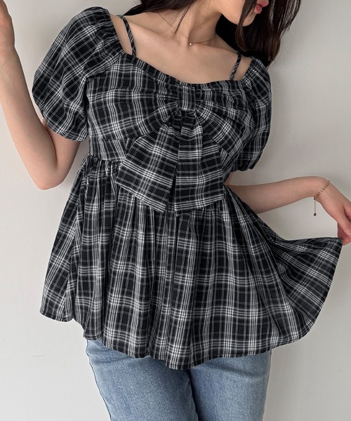 junoah(ジュノア)の「リボンデザインペプラムブラウス(シャツ/ブラウス・レディース・ブラウン/ブラック/ネイビー・LARGE/MEDIUM/SMALL)」の4枚目の写真