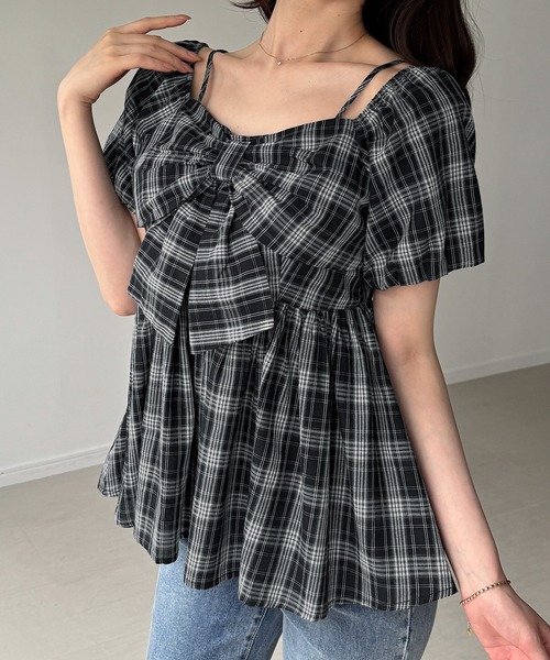junoah(ジュノア)の「リボンデザインペプラムブラウス(シャツ/ブラウス・レディース・ブラウン/ブラック/ネイビー・LARGE/MEDIUM/SMALL)」の6枚目の写真