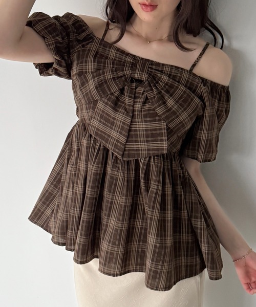 junoah(ジュノア)の「リボンデザインペプラムブラウス(シャツ/ブラウス・レディース・ブラウン/ブラック/ネイビー・LARGE/MEDIUM/SMALL)」の12枚目の写真