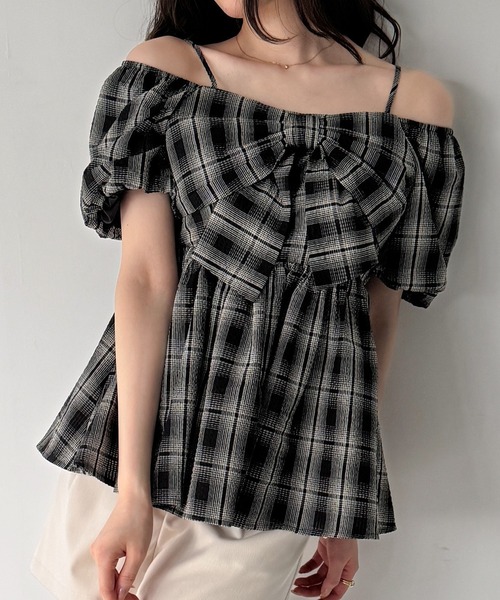 junoah(ジュノア)の「リボンデザインペプラムブラウス(シャツ/ブラウス・レディース・ブラウン/ブラック/ネイビー・LARGE/MEDIUM/SMALL)」の14枚目の写真