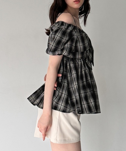 junoah(ジュノア)の「リボンデザインペプラムブラウス(シャツ/ブラウス・レディース・ブラウン/ブラック/ネイビー・LARGE/MEDIUM/SMALL)」の16枚目の写真