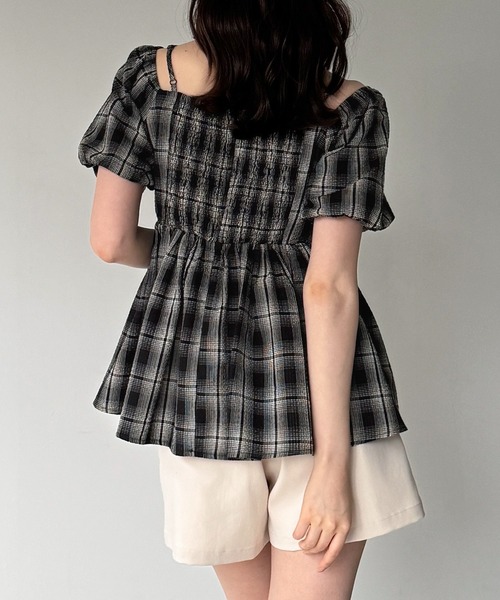 junoah(ジュノア)の「リボンデザインペプラムブラウス(シャツ/ブラウス・レディース・ブラウン/ブラック/ネイビー・LARGE/MEDIUM/SMALL)」の17枚目の写真