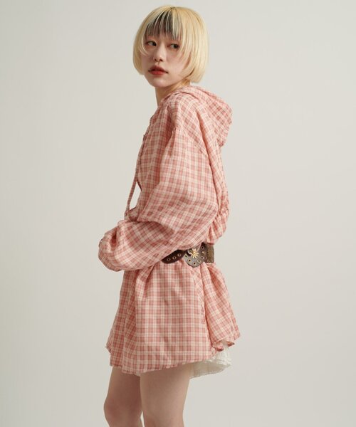 w closet（ダブルクローゼット）の「【3色展開/ウエストゴム】ドロストフードシャツ（シャツ/ブラウス・レディース・ネイビー/オフホワイト/ピンク/グリーン・FREE）」の6枚目の写真