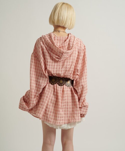 w closet（ダブルクローゼット）の「【3色展開/ウエストゴム】ドロストフードシャツ（シャツ/ブラウス・レディース・ネイビー/オフホワイト/ピンク/グリーン・FREE）」の7枚目の写真