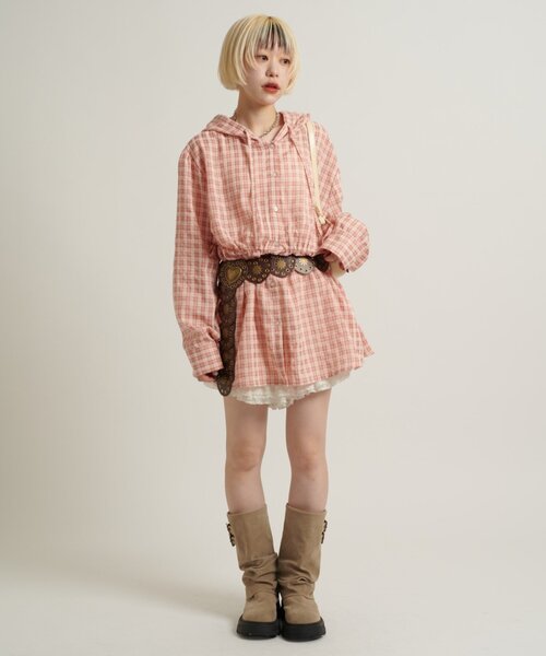 w closet（ダブルクローゼット）の「【3色展開/ウエストゴム】ドロストフードシャツ（シャツ/ブラウス・レディース・ネイビー/オフホワイト/ピンク/グリーン・FREE）」の9枚目の写真