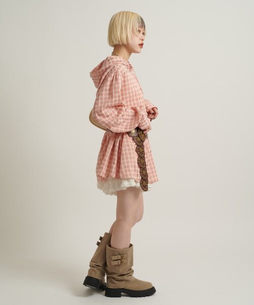 w closet（ダブルクローゼット）の「【3色展開/ウエストゴム】ドロストフードシャツ（シャツ/ブラウス・レディース・ネイビー/オフホワイト/ピンク/グリーン・FREE）」の12枚目の写真