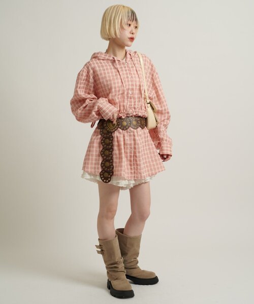 w closet（ダブルクローゼット）の「【3色展開/ウエストゴム】ドロストフードシャツ（シャツ/ブラウス・レディース・ネイビー/オフホワイト/ピンク/グリーン・FREE）」の13枚目の写真