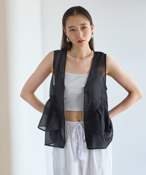 LEPSIM(レプシィム)の「シアーZIPペプラムベスト 663992(ベスト・レディース・ライトベージュ/ブラック/カーキブラウン・FREE)」の1枚目の写真