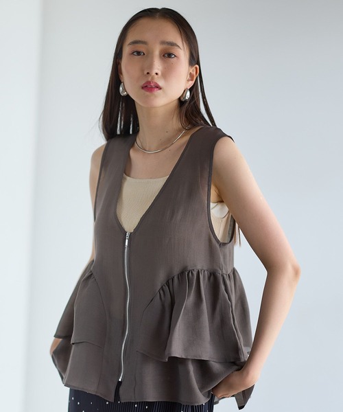 LEPSIM(レプシィム)の「シアーZIPペプラムベスト 663992(ベスト・レディース・ライトベージュ/ブラック/カーキブラウン・FREE)」の2枚目の写真