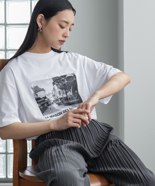 mili an deni（ミリアンデニ）の「半袖シティスケープフォトプリントTシャツ（Tシャツ/カットソー・レディース・オフホワイト/チャコールグレー/ブラック・M/L）」の5枚目の写真
