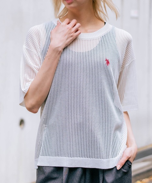U.S. POLO ASSN.(ユーエスポロアッスン)の「【U.S. POLO ASSN./ユーエスポロアッスン】【とろみ素材 蒸れにくくさらさら】透かし編みニットTシャツ 透け感 涼しい サマーニット 高見え 上品(ニット/セーター・レディース・ピンク/ブラウン/オフホワイト/ブラック・MEDIUM/LARGE)」の2枚目の写真