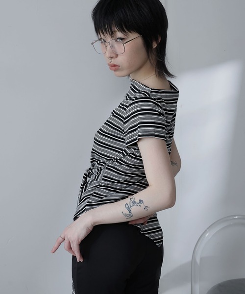 Ulysses（ユリシス）の「アシメデザインボートネックボーダーTシャツ（Tシャツ/カットソー・レディース・ベージュ/ブラック・F）」の14枚目の写真