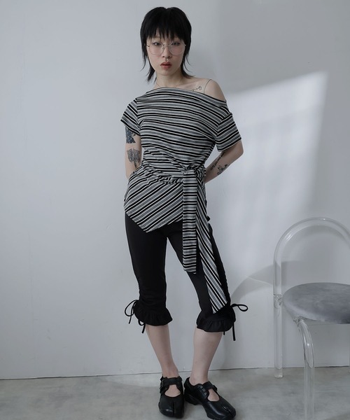 Ulysses（ユリシス）の「アシメデザインボートネックボーダーTシャツ（Tシャツ/カットソー・レディース・ベージュ/ブラック・F）」の8枚目の写真