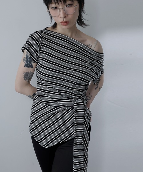 Ulysses（ユリシス）の「アシメデザインボートネックボーダーTシャツ（Tシャツ/カットソー・レディース・ベージュ/ブラック・F）」の11枚目の写真