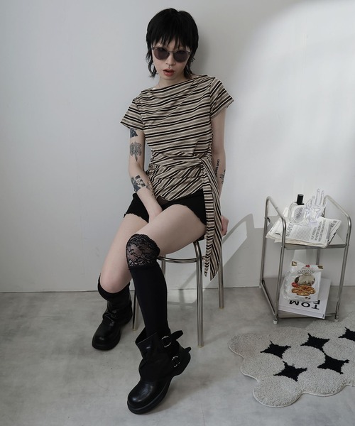 Ulysses（ユリシス）の「アシメデザインボートネックボーダーTシャツ（Tシャツ/カットソー・レディース・ベージュ/ブラック・F）」の4枚目の写真