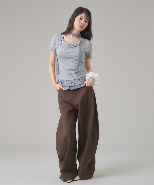 apres jour mignon(アプレジュールミニョン)の「ドレープ裾フリルトップス(Tシャツ/カットソー・レディース・グレー/ブラック・LARGE/フリー)」の6枚目の写真