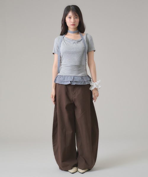apres jour mignon(アプレジュールミニョン)の「ドレープ裾フリルトップス(Tシャツ/カットソー・レディース・グレー/ブラック・LARGE/フリー)」の17枚目の写真
