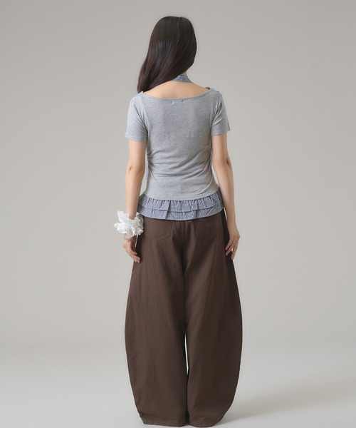apres jour mignon(アプレジュールミニョン)の「ドレープ裾フリルトップス(Tシャツ/カットソー・レディース・グレー/ブラック・LARGE/フリー)」の18枚目の写真