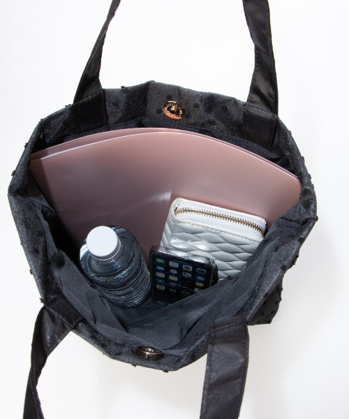 cache cache（カシュ カシュ）の「VERYコラボ カシュカシュ cachecache / シューズポーチセットオーガンジートート（トートバッグ・レディース・ブラック/グレー・FREE）」の8枚目の写真