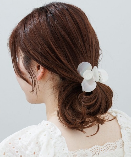 flower（フラワー）の「キャンディーローズクリップ（バレッタ/ヘアクリップ・レディース・マルチ/ホワイト・FREE）」の4枚目の写真