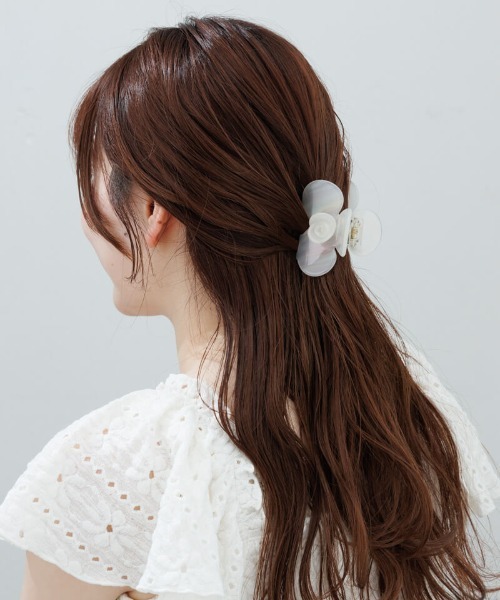 flower（フラワー）の「キャンディーローズクリップ（バレッタ/ヘアクリップ・レディース・マルチ/ホワイト・FREE）」の6枚目の写真