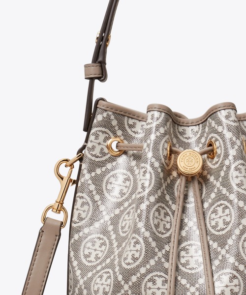 TORY BURCH（トリーバーチ）の「Tモノグラム コーテッドジャガード バケットバッグ（ショルダーバッグ・レディース・ダークブラウン・ONE SIZE）」の7枚目の写真