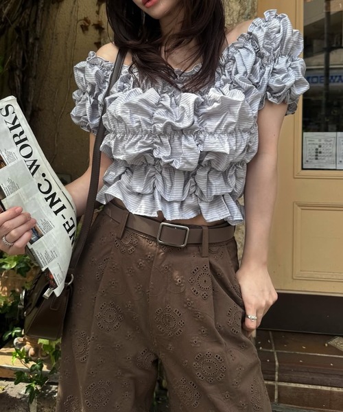 WILLFULLY(ウィルフリー)の「whip shirring stripe 2way tops(Tシャツ/カットソー・レディース・ブラック/アイボリー/ブルー・FREE)」の1枚目の写真