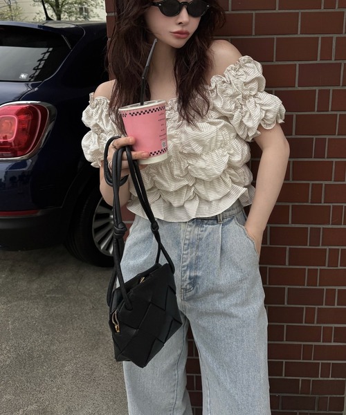 WILLFULLY(ウィルフリー)の「whip shirring stripe 2way tops(Tシャツ/カットソー・レディース・ブラック/アイボリー/ブルー・FREE)」の13枚目の写真