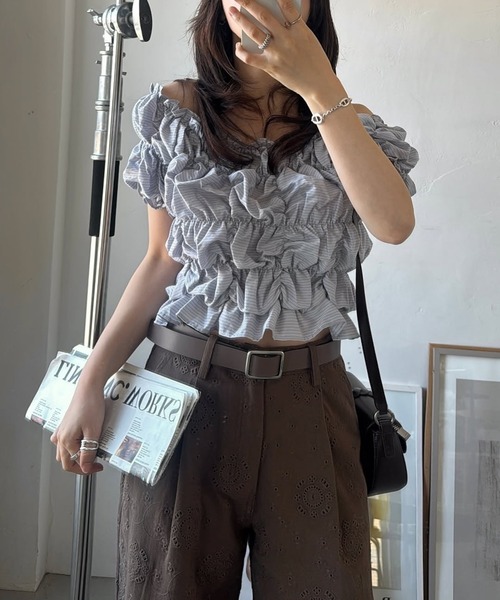 WILLFULLY(ウィルフリー)の「whip shirring stripe 2way tops(Tシャツ/カットソー・レディース・ブラック/アイボリー/ブルー・FREE)」の8枚目の写真