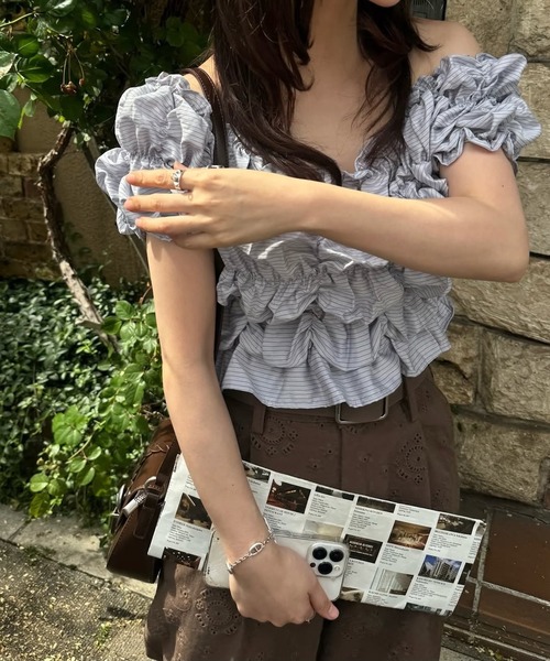 WILLFULLY(ウィルフリー)の「whip shirring stripe 2way tops(Tシャツ/カットソー・レディース・ブラック/アイボリー/ブルー・FREE)」の11枚目の写真