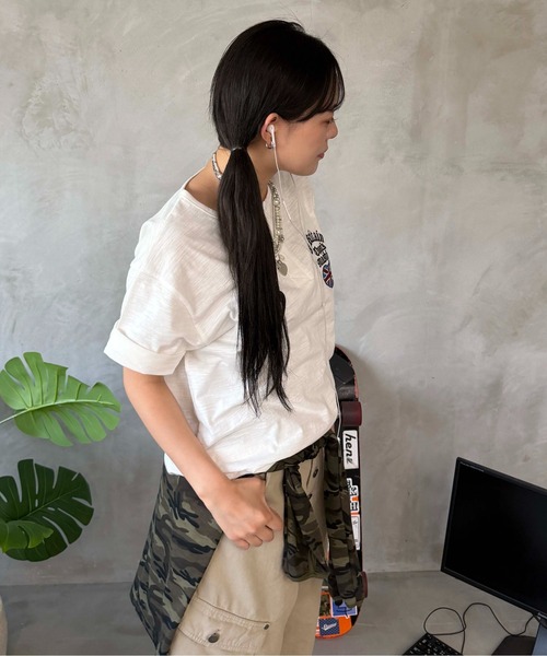 sedacle(セダクル)の「ユニオン刺繍ヘンリースラブTEE(Tシャツ/カットソー・レディース・オフホワイト/ボルドー/ライトブルー/ブラック・LARGE/MEDIUM/SMALL)」の19枚目の写真